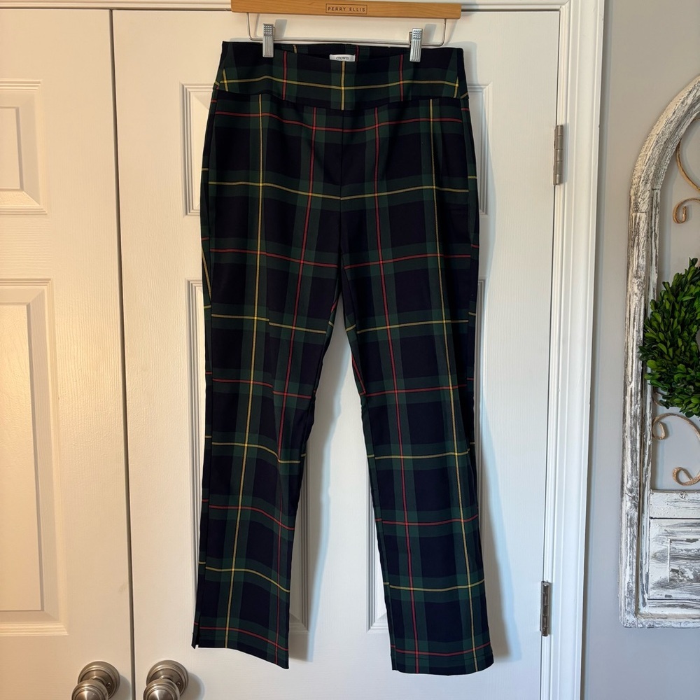 Crown and Ivy Women’s Green Tartan Plaid Holiday Ankle Straight Pants 8 Winter